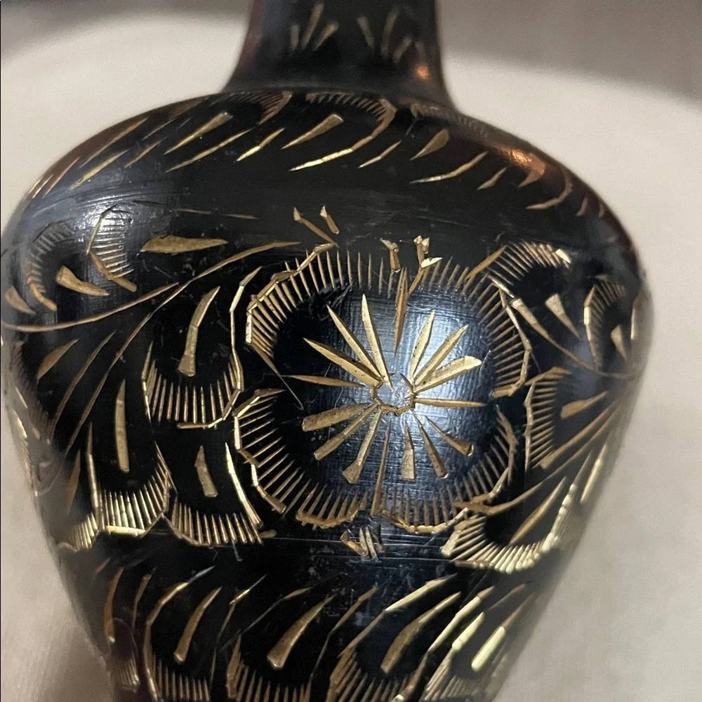 Vintage age etched brass Elegant Black and Gold Vase Set - Picture 5 of 7